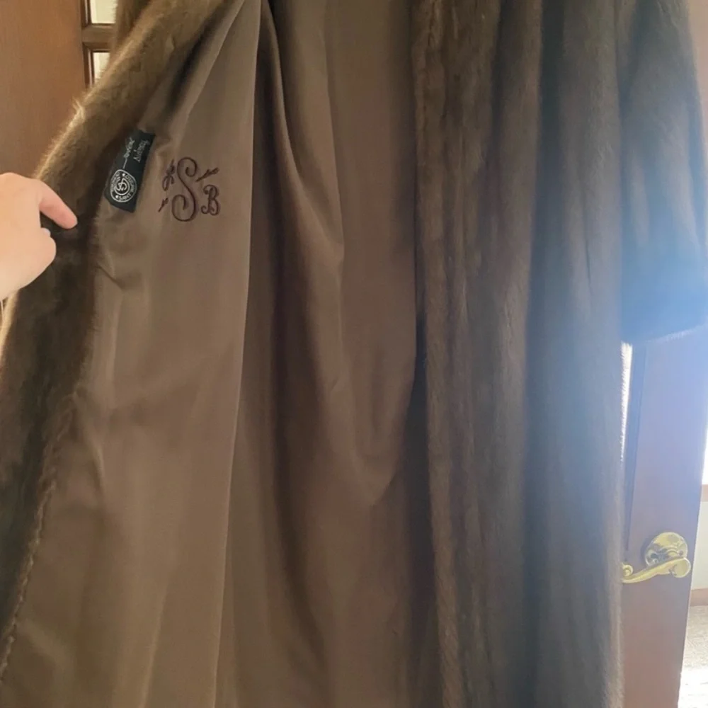 Mink coat. Robert Sidney - Picture 2 of 4